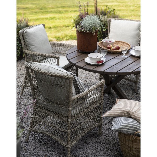 Utegrupp Provence: Scottsdale runt brunt matbord �112 cm inklusive 4 st Provence karmstolar i natruf�rgad konstrotting