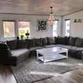 Bordet i vardagsrummet. Seaford soffbord - Antikvit