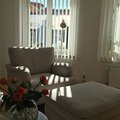 Tillsist kom även fotpallen Howard Watford Fotpall - Beige