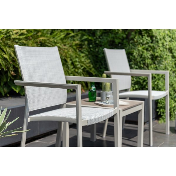 Urbanite cafgroep met tafel 51 x 51 cm en 2 stapelbare eetkamerstoelen - Beige