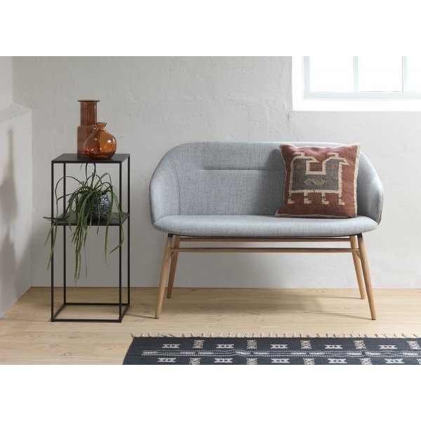 Aman svart sängbord 80 cm högt Aman svart sängbord 80 cm högt