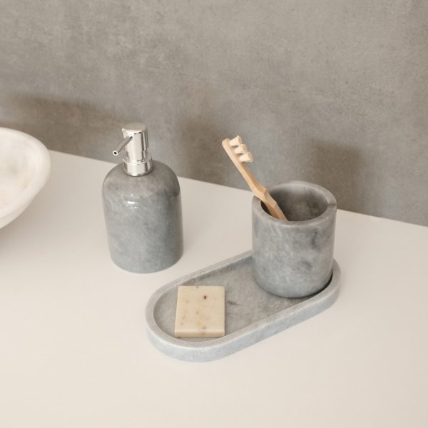 Badrumsset i grå marmor från Verona med 3 delar Badrumsset i grå marmor från Verona med 3 delar