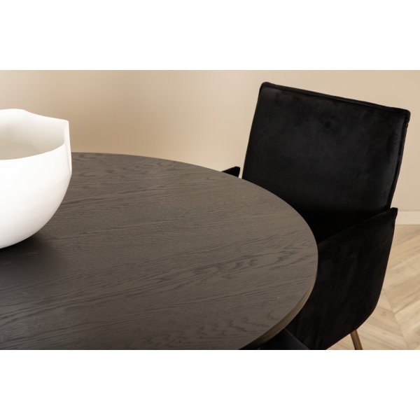 Bianca Matgrupp runt svart matbord med 4 st Petra svart stolar Bianca Matgrupp runt svart matbord med 4 st Petra svart stolar