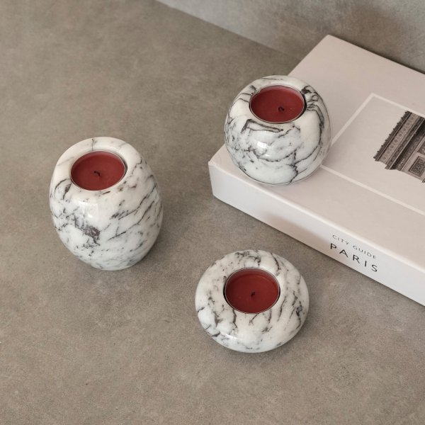 Ljushållare i vit marmor från Sicilien - 3 delar Ljushållare i vit marmor från Sicilien - 3 delar