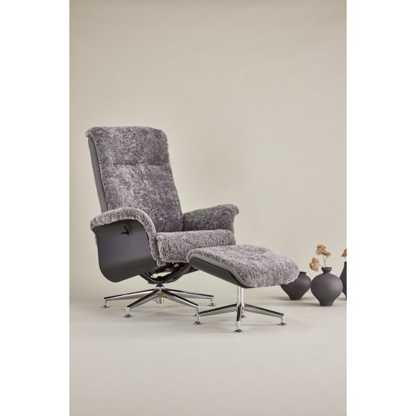 Ulla f�t�lj med fotpall i f�rskinn - Gr� / Svartbets / Krom + Textilreng�ring f�r m�bler