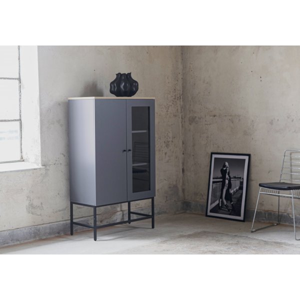 Edge skåp i Ek / Grå högtryckslaminat (HPL) + Möbeltassar Edge skåp i Ek / Grå högtryckslaminat (HPL) + Möbeltassar