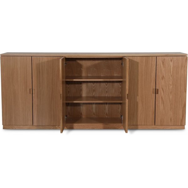 Level sideboard i oljad ek med släta dörrar B210 cm Level sideboard i oljad ek med släta dörrar B210 cm