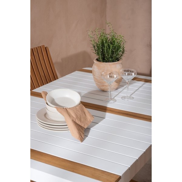 Togo utematgrupp med 4 st Ghana stolar - Teak/Vit Togo utematgrupp med 4 st Ghana stolar - Teak/Vit
