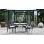 Scottsdale utematgrupp runt bord med 4 st stapelbara stolar - Gr/svart/vit
