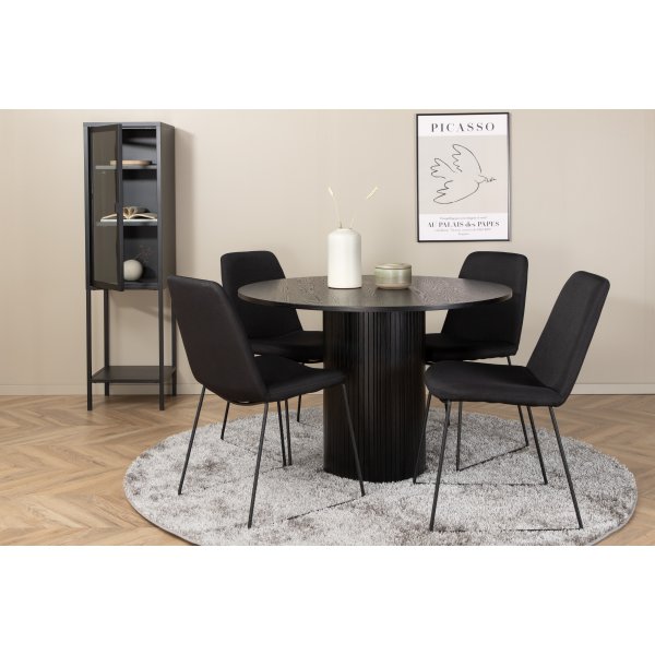 Bianca Matgrupp runt svart matbord med 4 st Muce svart stolar Bianca Matgrupp runt svart matbord med 4 st Muce svart stolar