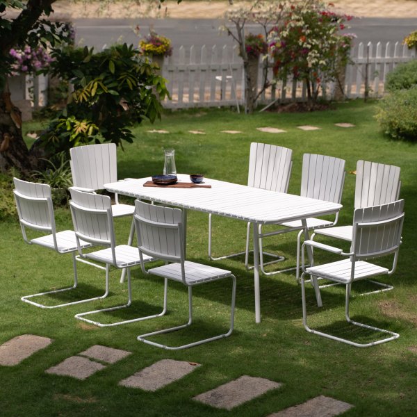 Matgrupp fr 8 personer: bord 180x80 cm med 8 st stolar