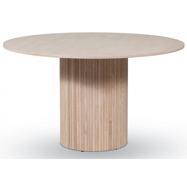 Pose matgrupp: Bord Ø130 cm inklusive 4 st vita pinnstolar - Whitewash Pose matgrupp: Bord Ø130 cm inklusive 4 st vita pinnstolar - Whitewash