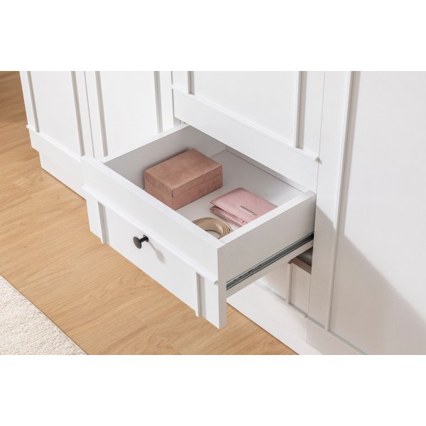 Lia garderob 175 x 52 x 210 cm - Vit Lia garderob 175 x 52 x 210 cm - Vit