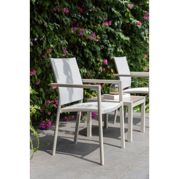 Urbanite cafgroep met tafel 51 x 51 cm en 2 stapelbare eetkamerstoelen - Beige