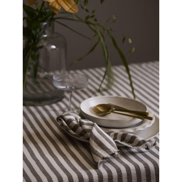 Gaby duk 140 x 280 cm - Mörk nougat Gaby duk 140 x 280 cm - Mörk nougat
