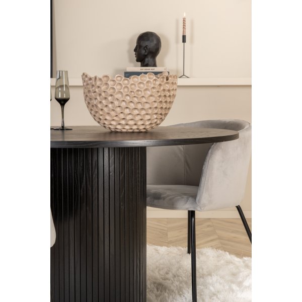 Bianca Matgrupp runt svart matbord med 4 st Berit grå stolar Bianca Matgrupp runt svart matbord med 4 st Berit grå stolar