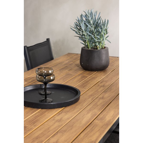 Chania matgrupp; 6 st stolar med bord 205 x 90 cm - Svart/natur Chania matgrupp; 6 st stolar med bord 205 x 90 cm - Svart/natur