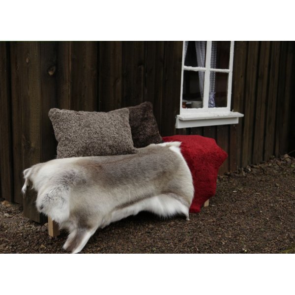 Curly fårskinn Röd - 95 x 55 cm Curly fårskinn Röd - 95 x 55 cm