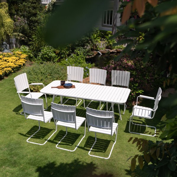 Holmsund matgrupp; bord 180x80 cm med 8 st stolar (2 st karmstolar + 6 st stolar)
