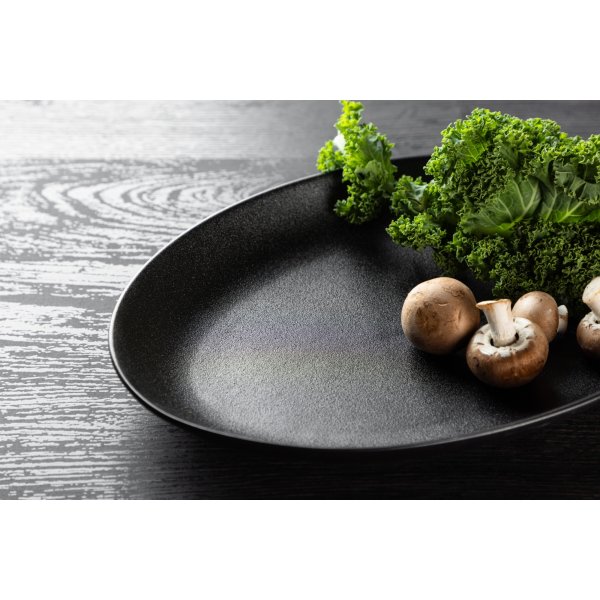 Wabi sabi tallrik 21 x 31 cm - Svart Wabi sabi tallrik 21 x 31 cm - Svart
