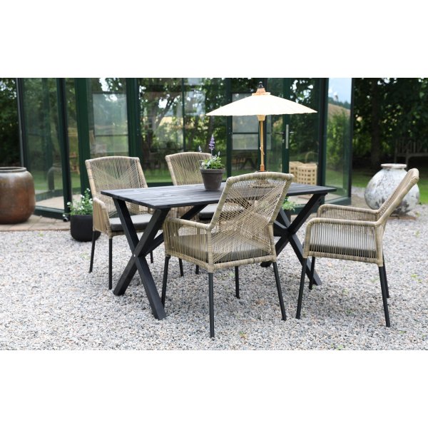 Groep voor dineren in de buitenlucht; Eettafel met 4 Ystad fauteuils - Zwart/Beige