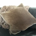 Kundbild Charlott kudde 50x50 cm - Brun velour: Älskar denna bruna färg