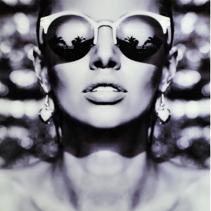 Glastavla - Woman with sunglasses - 120x120 cm - Glastavlor, Tavlor, Väggdekor