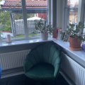 Kundbild Mirò fåtölj - Grön sammet: Söt liten fåtölj fin grön färg