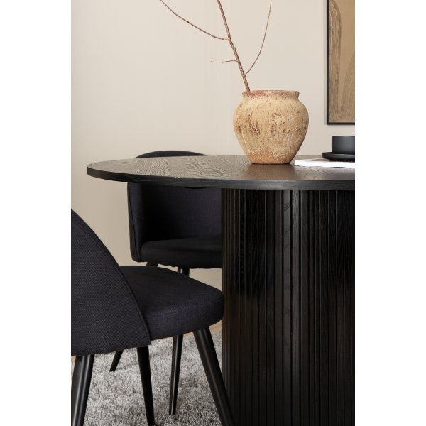 Bianca Matgrupp runt svart matbord med 4 st Velvet svart stolar Bianca Matgrupp runt svart matbord med 4 st Velvet svart stolar