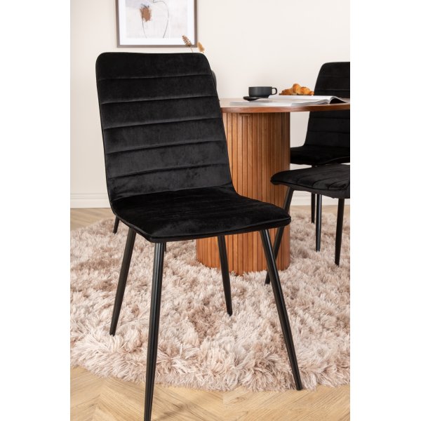 Bianca Matgrupp runt valnöt matbord med 4 st Windu Lyx svart stolar Bianca Matgrupp runt valnöt matbord med 4 st Windu Lyx svart stolar