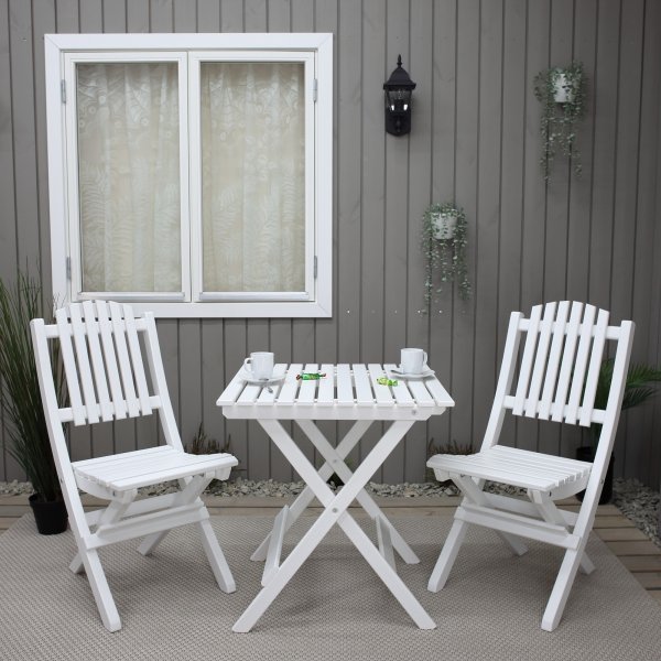 Wilma utegrupp bord 65 x 65 cm inkl 2 st Visby stolar - Vit Wilma utegrupp bord 65 x 65 cm inkl 2 st Visby stolar - Vit