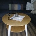 Bordet är vackert, det ger en känsla av lugn o harmoni när jag tittar på det. Passar väldigt bra till vår nya soffa. Vi är nöjda! Amanda soffbord runt - vit / ek