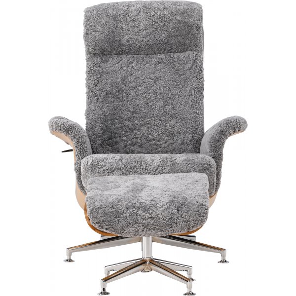 Ulla fåtölj med fotpall i fårskinn - Grå / Ek / Krom + Möbeltassar Ulla fåtölj med fotpall i fårskinn - Grå / Ek / Krom + Möbeltassar