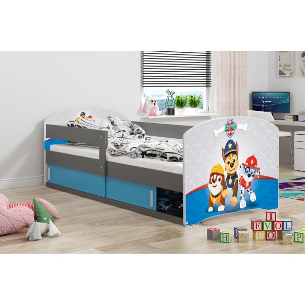 Vejle barnsäng med förvaringsfack 80 x 160 cm - Valfri sticker & färg Vejle barnsäng med förvaringsfack 80 x 160 cm - Valfri sticker & färg