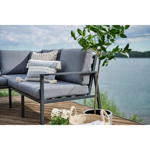 Loungegrupp i aluminium med grå dynor - Melo Loungegrupp i aluminium med grå dynor - Melo
