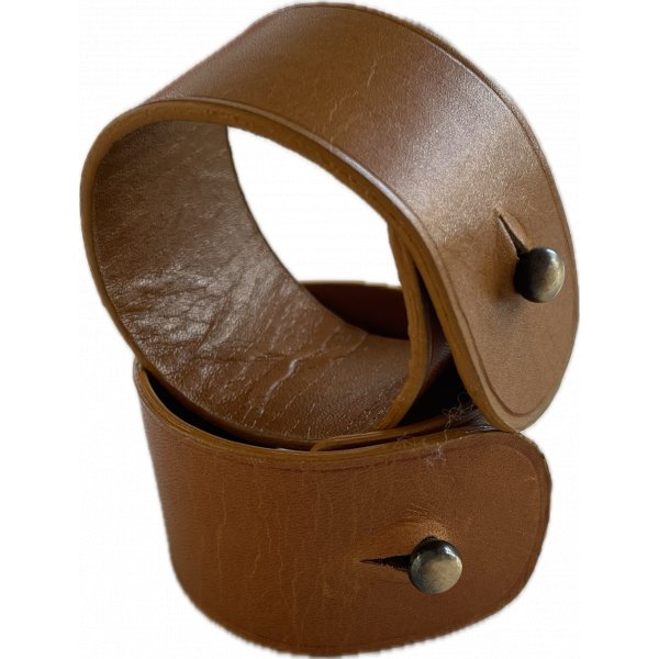 Servetring leer met bolgesp