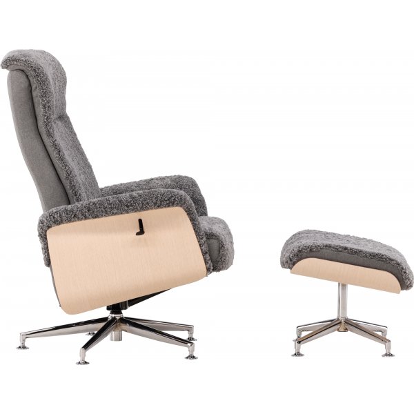 Ulla fåtölj med fotpall i fårskinn - Grå / Whitewash / Krom + Textilrengöring för möbler Ulla fåtölj med fotpall i fårskinn - Grå / Whitewash / Krom + Textilrengöring för möbler