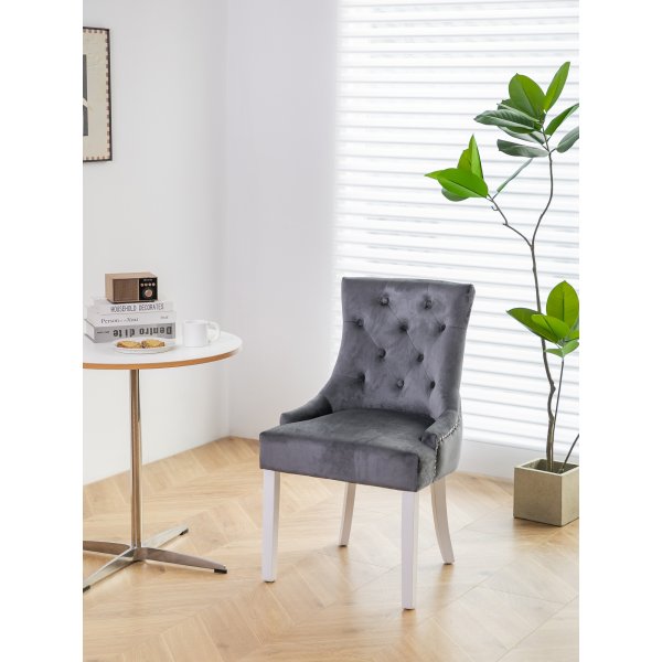 Tuva matstol grå med vita ben och nitar + Fläckborttagare för möbler Tuva matstol grå med vita ben och nitar + Fläckborttagare för möbler