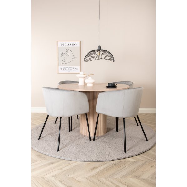 Bianca Matgrupp runt vitputsat matbord med 4 st Berit grå stolar Bianca Matgrupp runt vitputsat matbord med 4 st Berit grå stolar