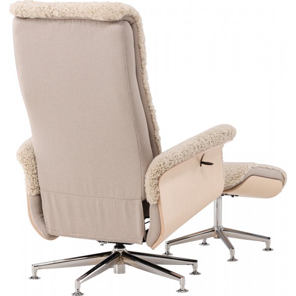 Ulla fåtölj med fotpall i fårskinn - Beige / Whitewash / Krom + Textilrengöring för möbler Ulla fåtölj med fotpall i fårskinn - Beige / Whitewash / Krom + Textilrengöring för möbler