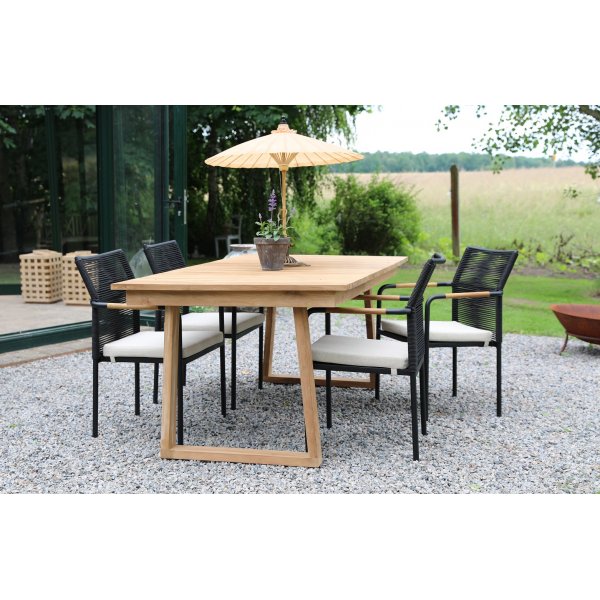 Utegrupp; matbord 180x100 cm med 4 st karmstolar Utegrupp; matbord 180x100 cm med 4 st karmstolar