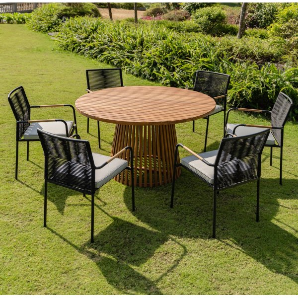 Utebord i tr runt 140 cm diameter + Textilskydd fr utembler