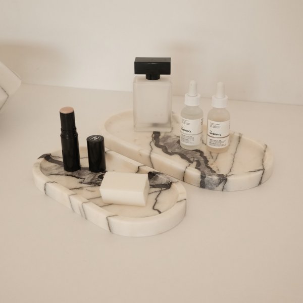 Badrumsbrickor i vit marmor från Sicilien - 2 delar - 25/30 x 12/15 x 2 cm Badrumsbrickor i vit marmor från Sicilien - 2 delar - 25/30 x 12/15 x 2 cm