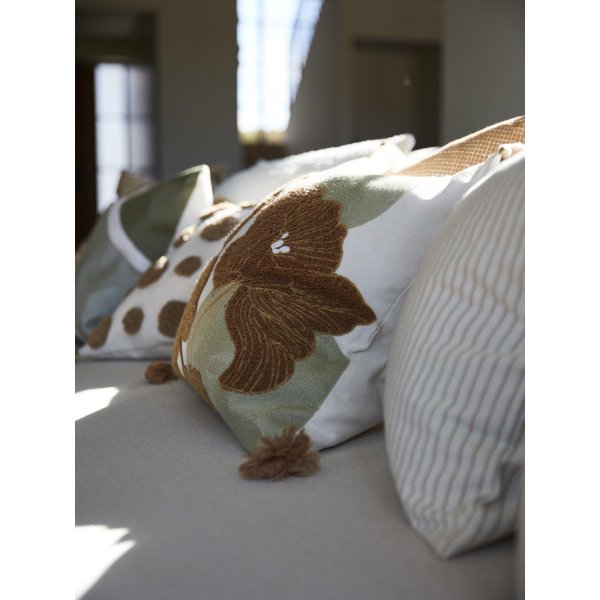 Marcia kuddfodral 45 x 45 cm - Mossgrön Marcia kuddfodral 45 x 45 cm - Mossgrön