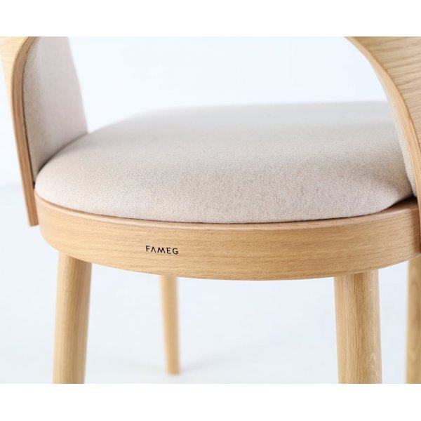 Chaise de salle à manger Amada - Couleur optionnelle du cadre et du rembourrage Chaise de salle à manger Amada - Couleur optionnelle du cadre et du rembourrage