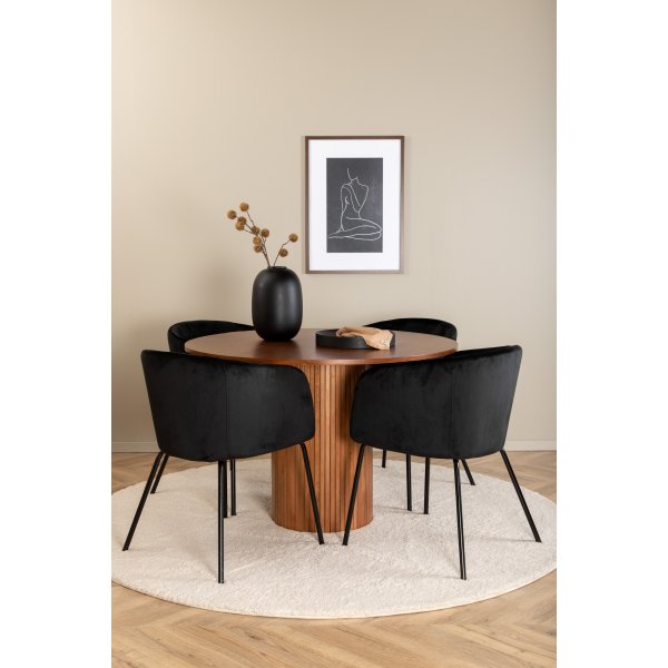 Bianca Matgrupp runt valnöt matbord med 4 st Berit svart stolar Bianca Matgrupp runt valnöt matbord med 4 st Berit svart stolar