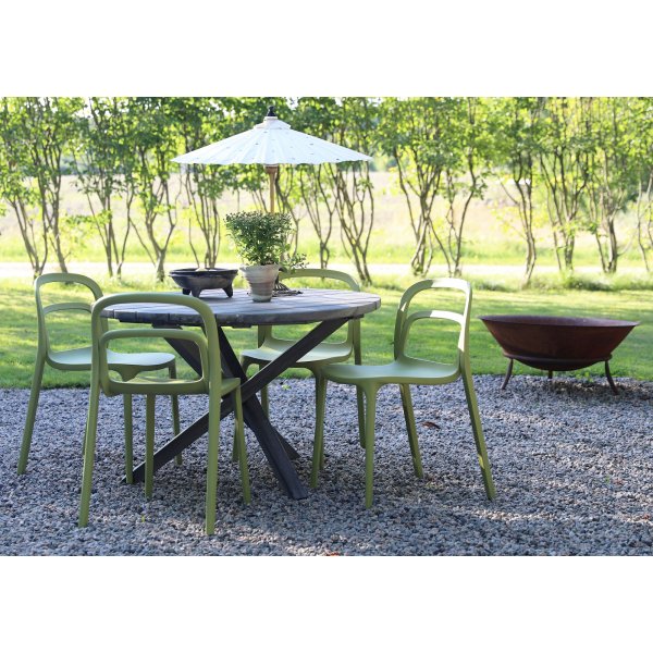 Matgrupp Scottsdale: Runt gr�tt tr�bord inklusive 4 st Nordan� stapelbara stolar