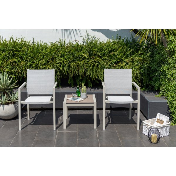 Urbanite cafgroep met tafel 51 x 51 cm en 2 stapelbare eetkamerstoelen - Beige