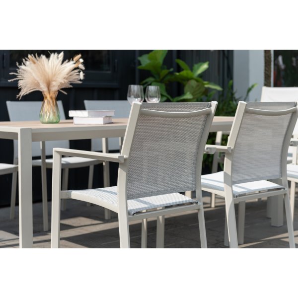 Urbanite eetgroep met eettafel 207 cm en 8 stapelbare eetkamerstoelen - Beige Urbanite eetgroep met eettafel 207 cm en 8 stapelbare eetkamerstoelen - Beige