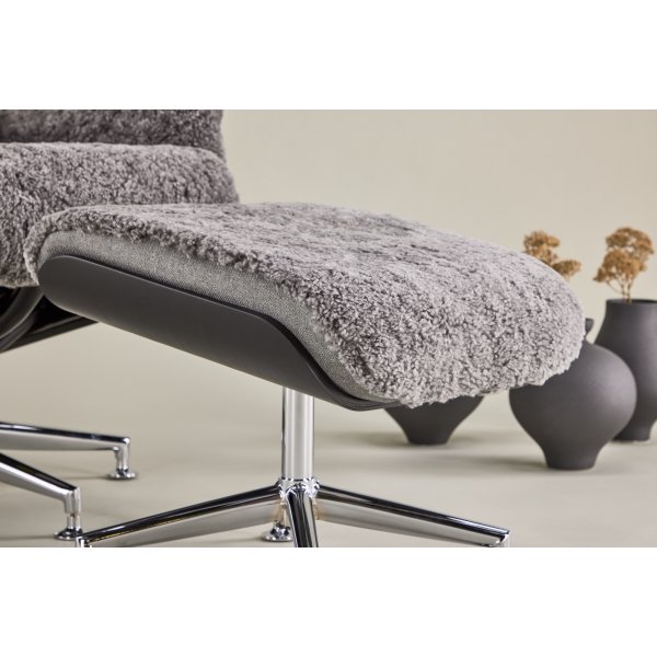 Ulla f�t�lj med fotpall i f�rskinn - Gr� / Svartbets / Krom + Textilreng�ring f�r m�bler